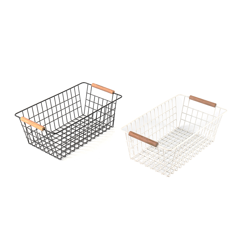 কাঠের হাতল সহ স্টোরেজ ঝুড়ি