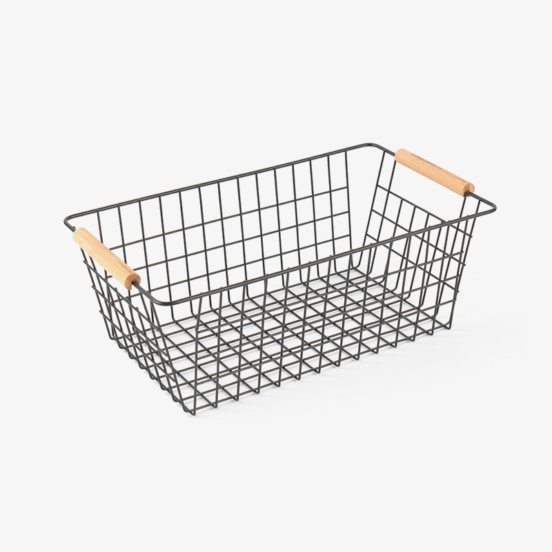 কাঠের হাতল সহ স্টোরেজ ঝুড়ি